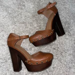 Brown platform heel